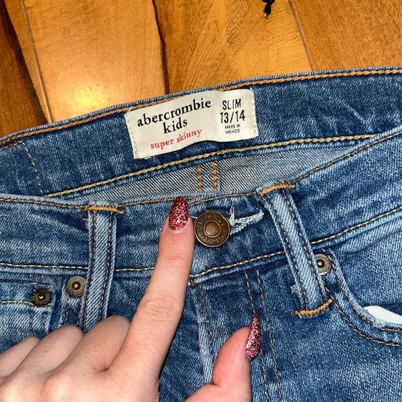 NWOT ABERCROMBIE KIDS DISTRESSED SUPER SKINNY SLIM JEANS SIZE 13/14 - Picture 5 of 8
